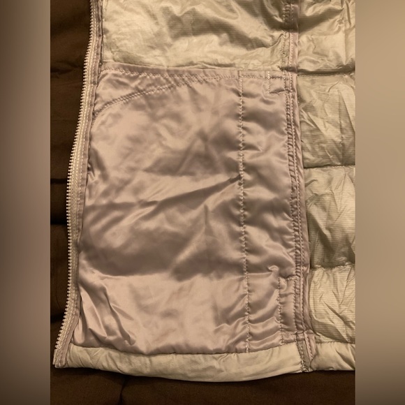 Uniqlo ultra light down puffer jacket. Very light weight. Comes with a pouch. - Picture 4 of 9
